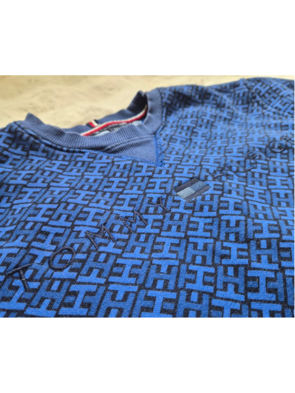 Vintage Men's Tommy Hilfiger Monogram Sweatshirt Size L Blue Black